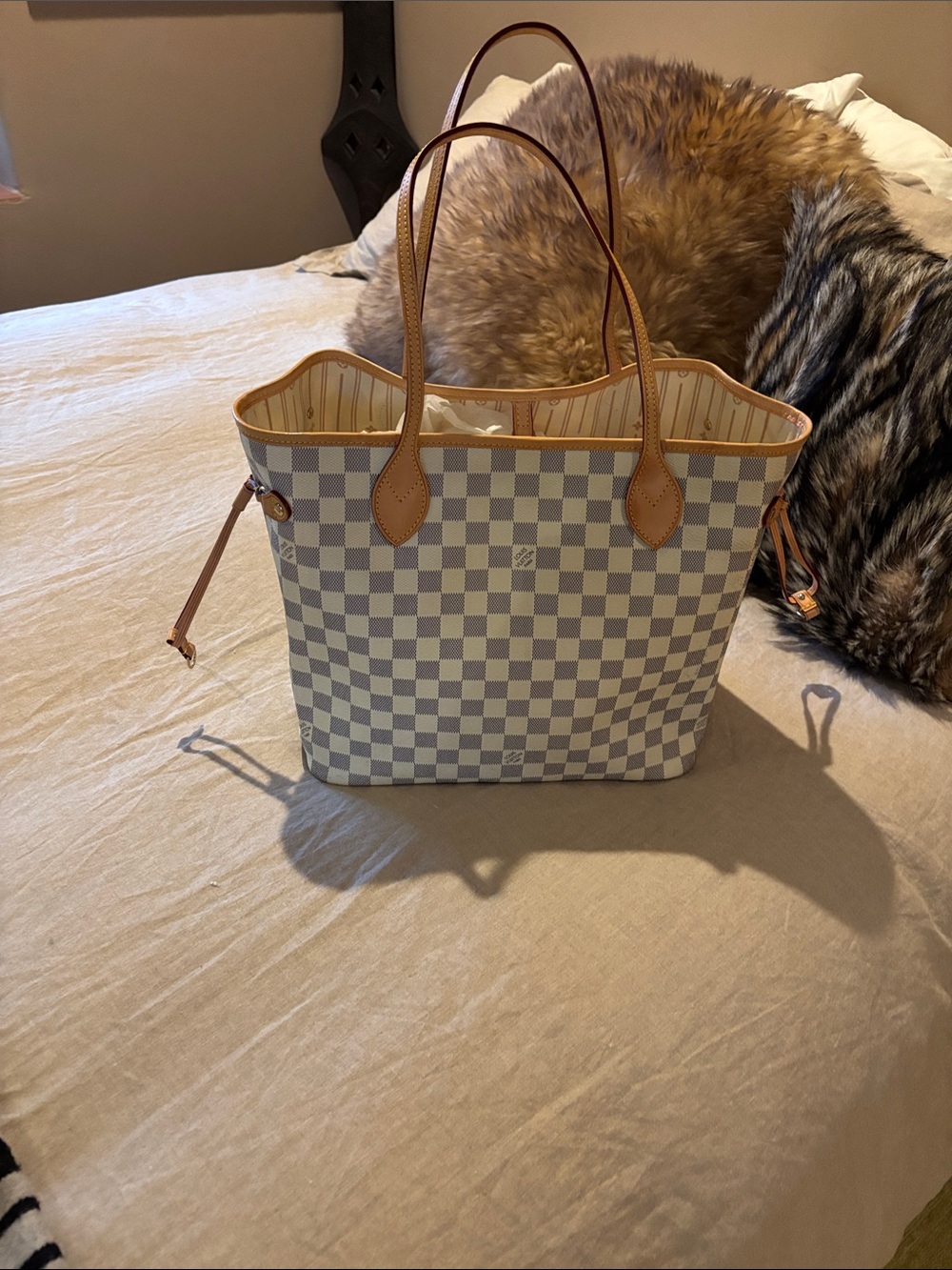 Never full Louis Vuitton carry bag